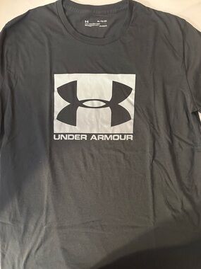 Under Armour Black Short Sleeve Logo Crew Tee with Gray Graphic